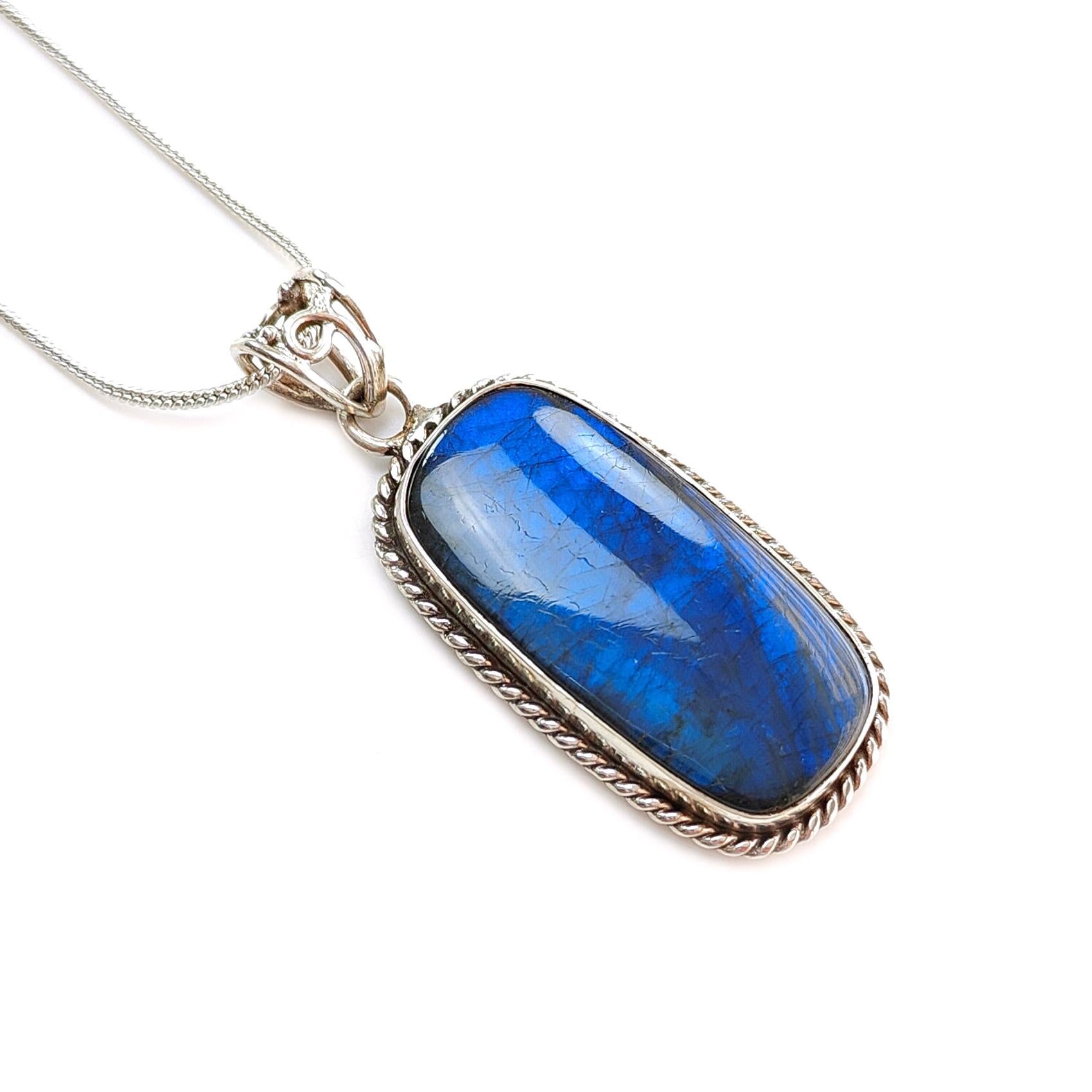 925 Sterling Silver Natural Blue Labradorite Bezel Set Pendant