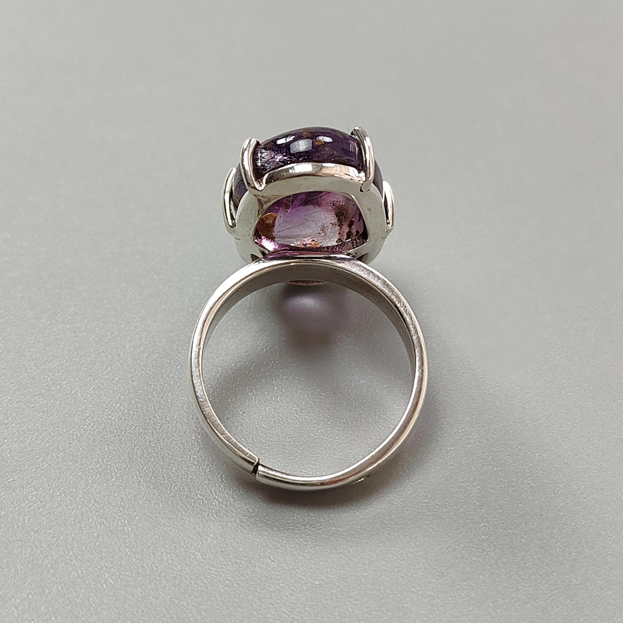 Anello con pietra preziosa
