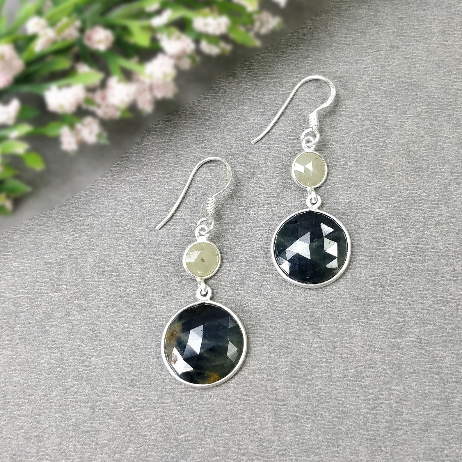 أقراط للنساء