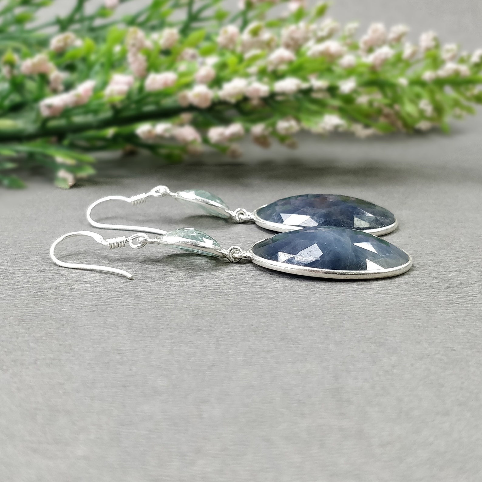 orecchino con pietra preziosa