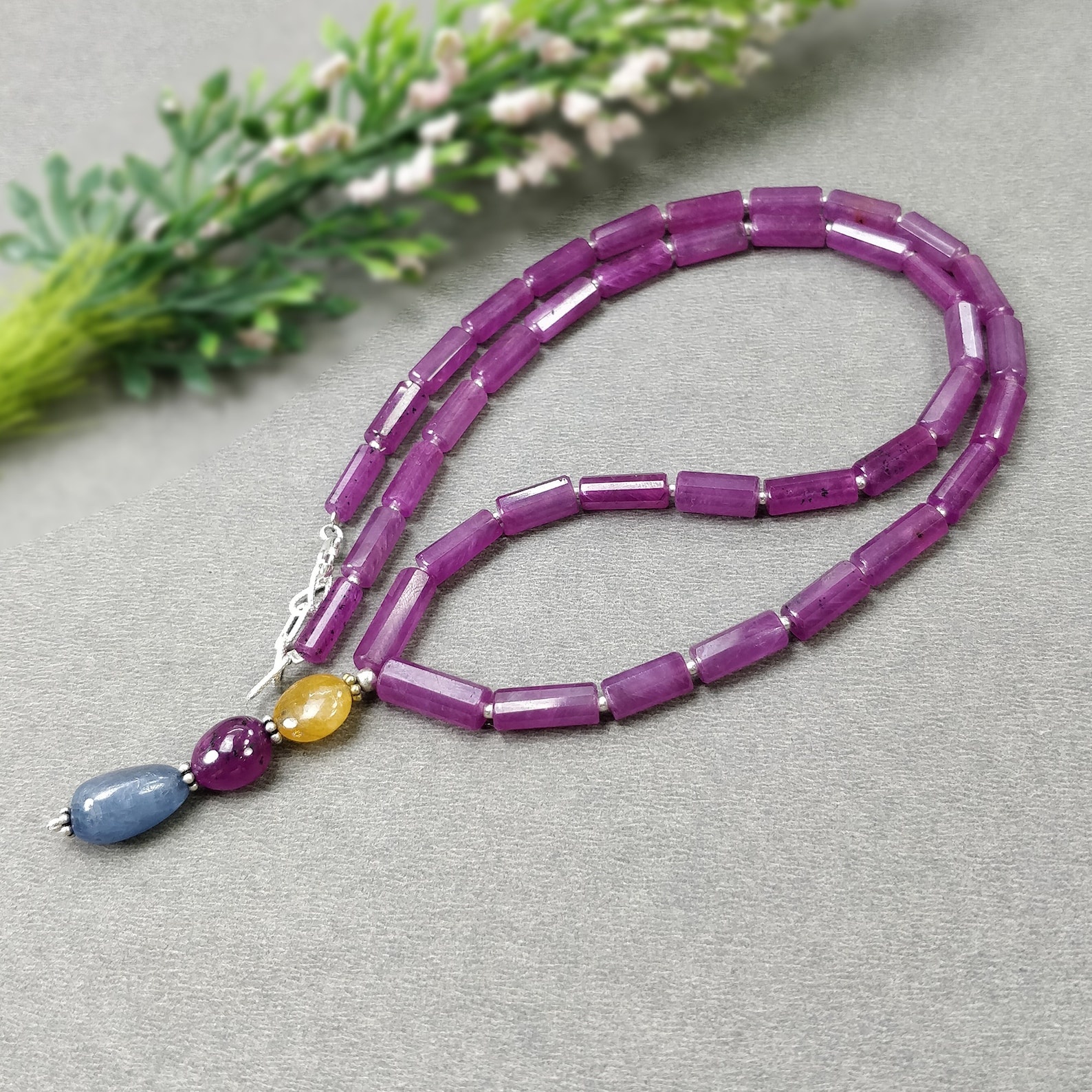 Collana con zaffiro