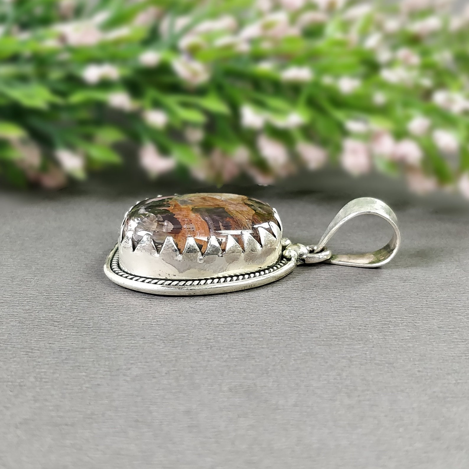 ciondolo con pietra preziosa