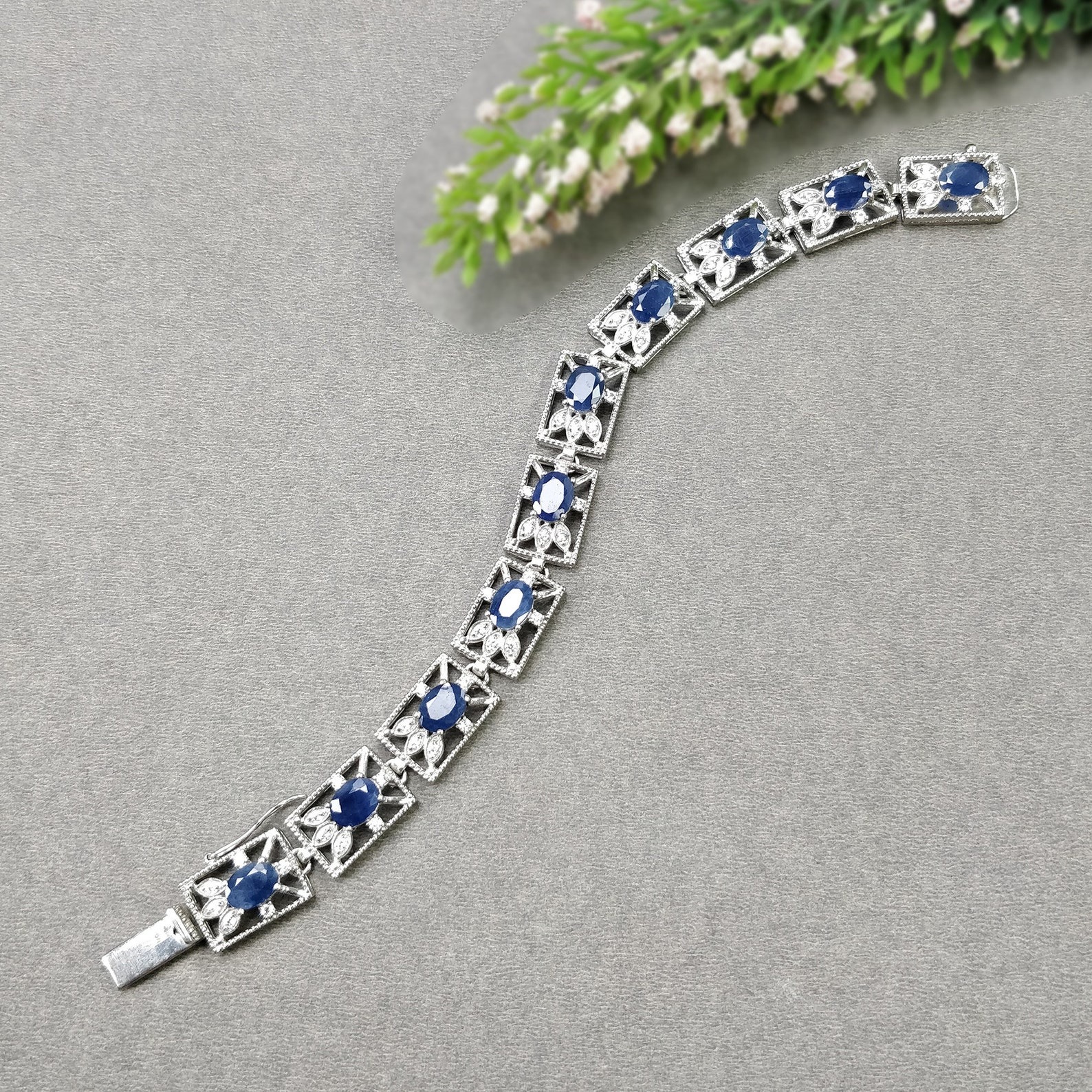 Armband mit Krappenfassung