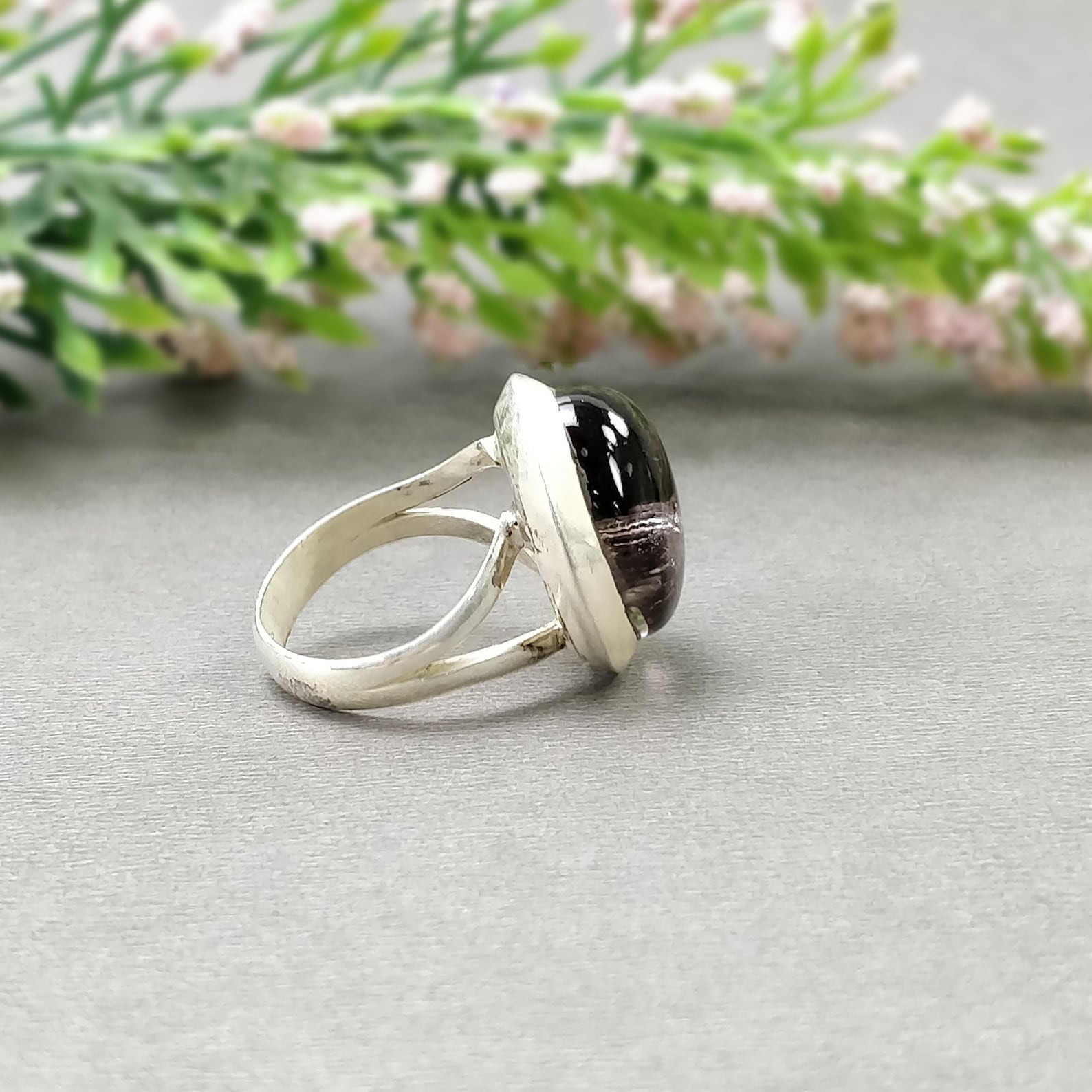 Anillo con piedra preciosa