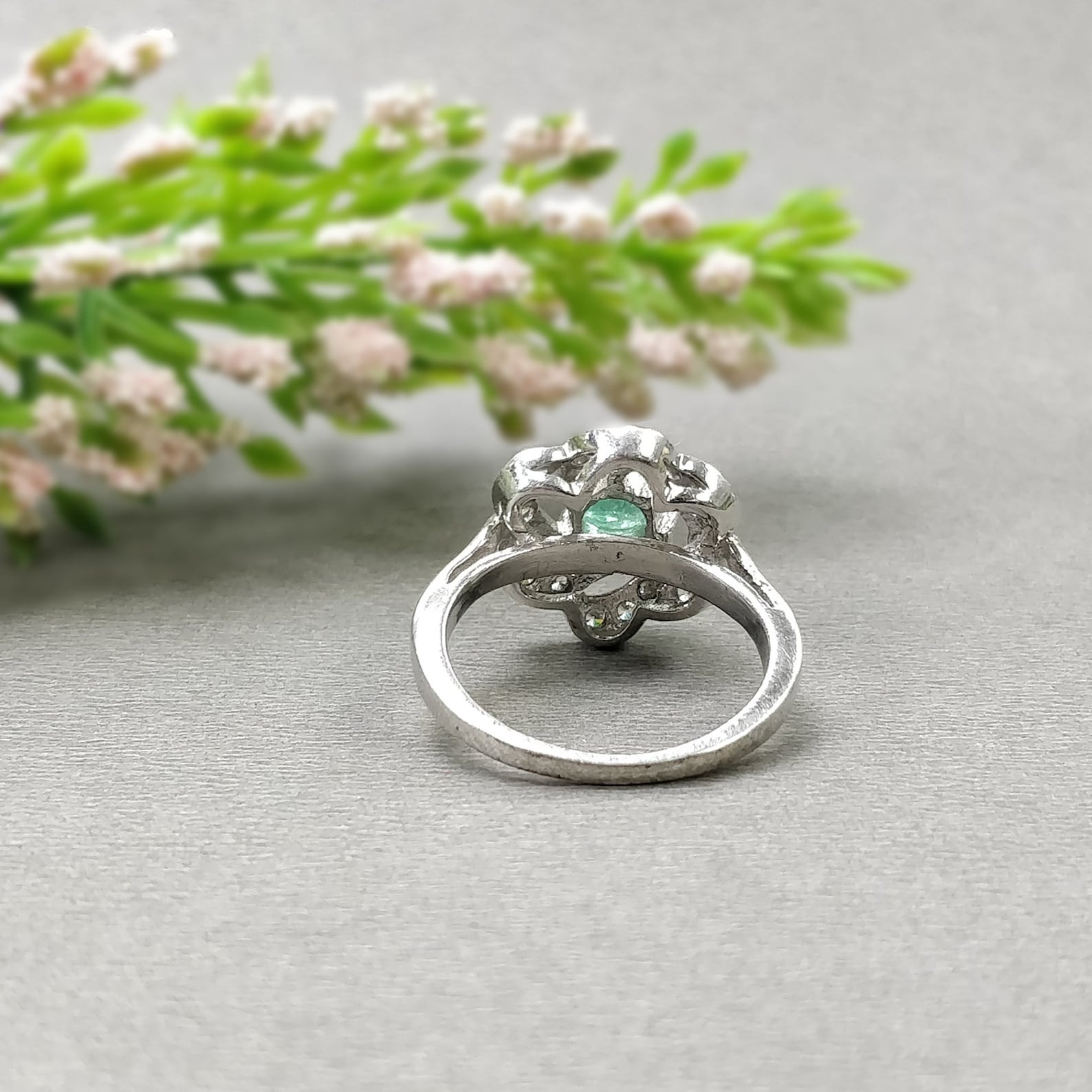 Anillo de circonita cúbica