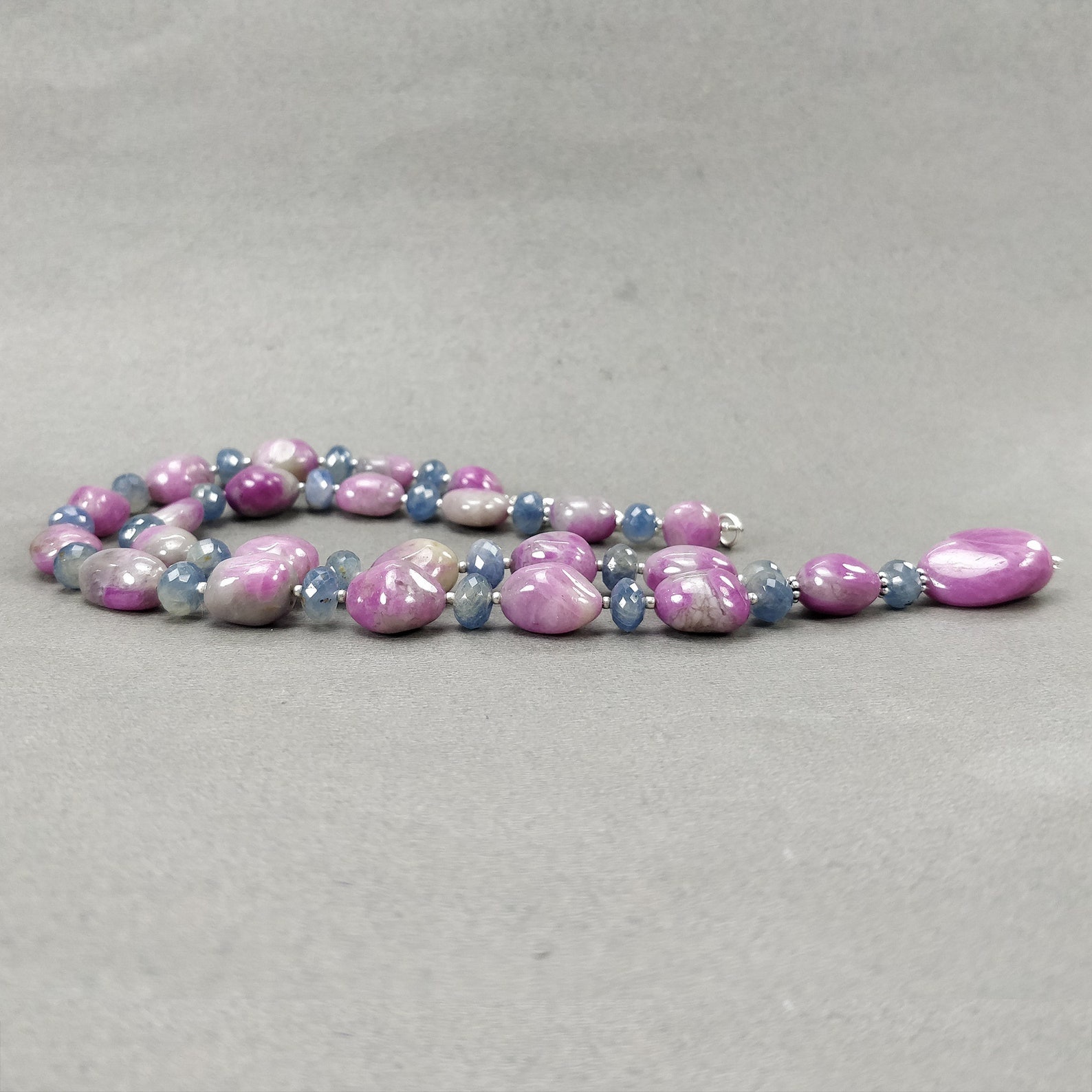 Collier de pierre de naissance