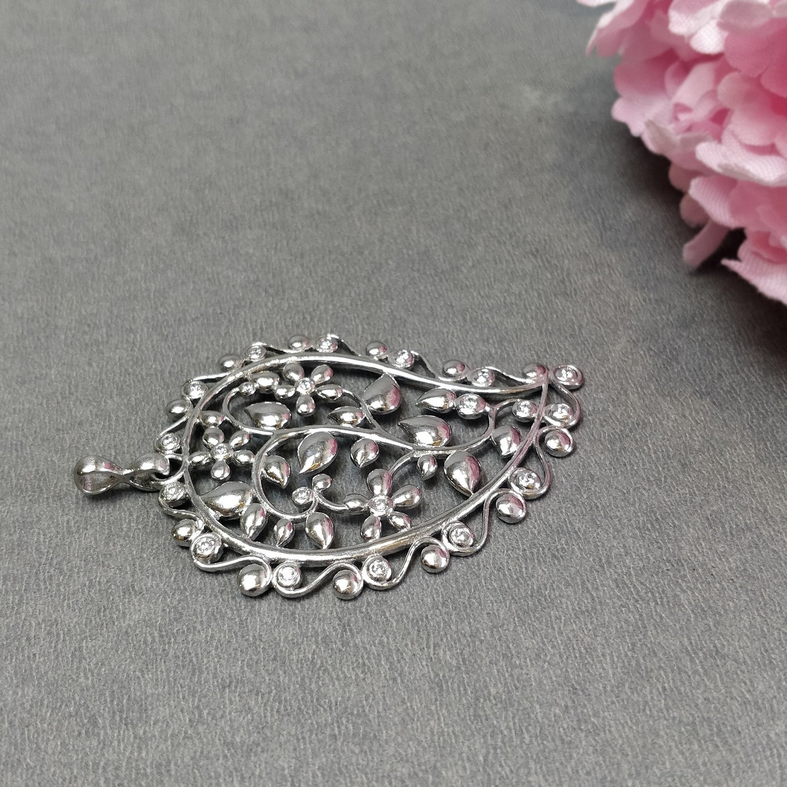 彼女のためのペンダント