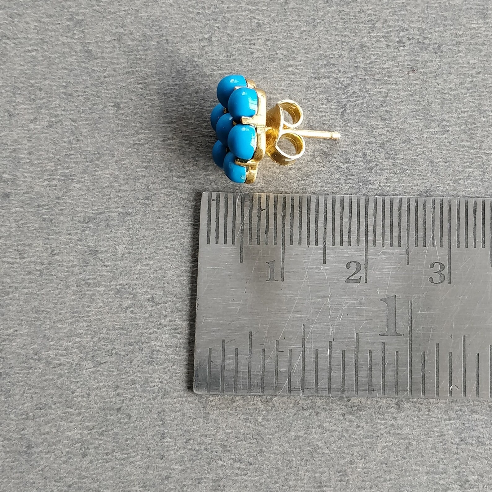 プッシュバックスタッドイヤリング