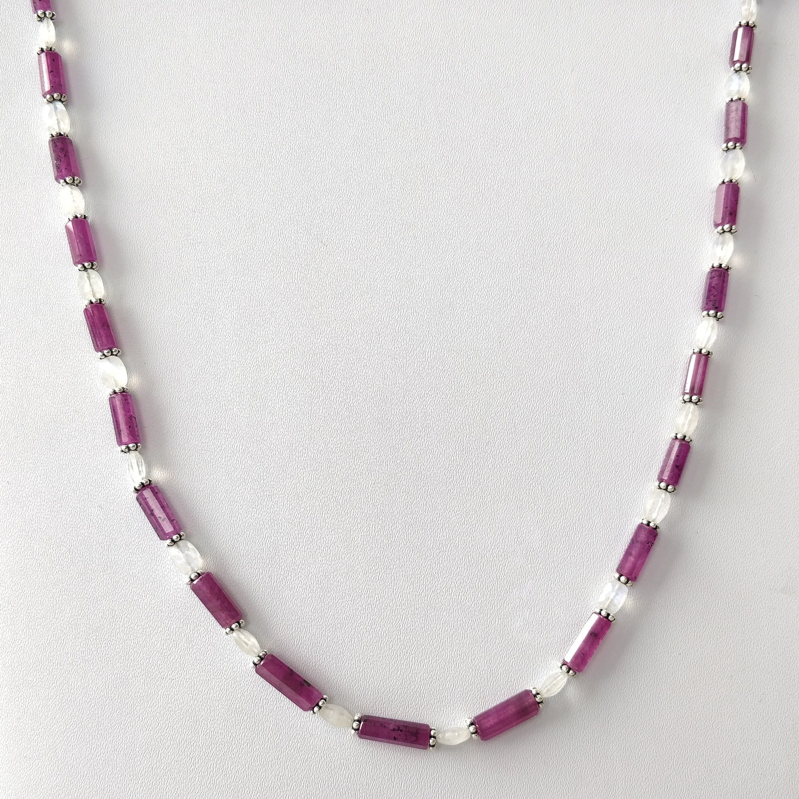 Collar de piedra luna
