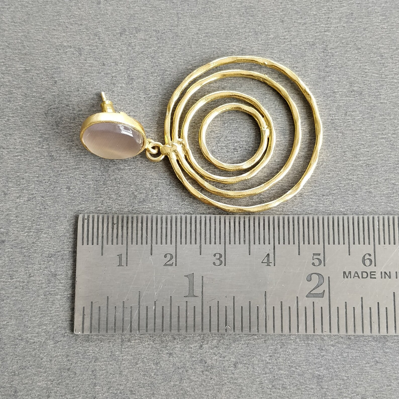 彼女のためのイヤリング