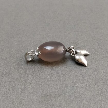 彼女のためのペンダント