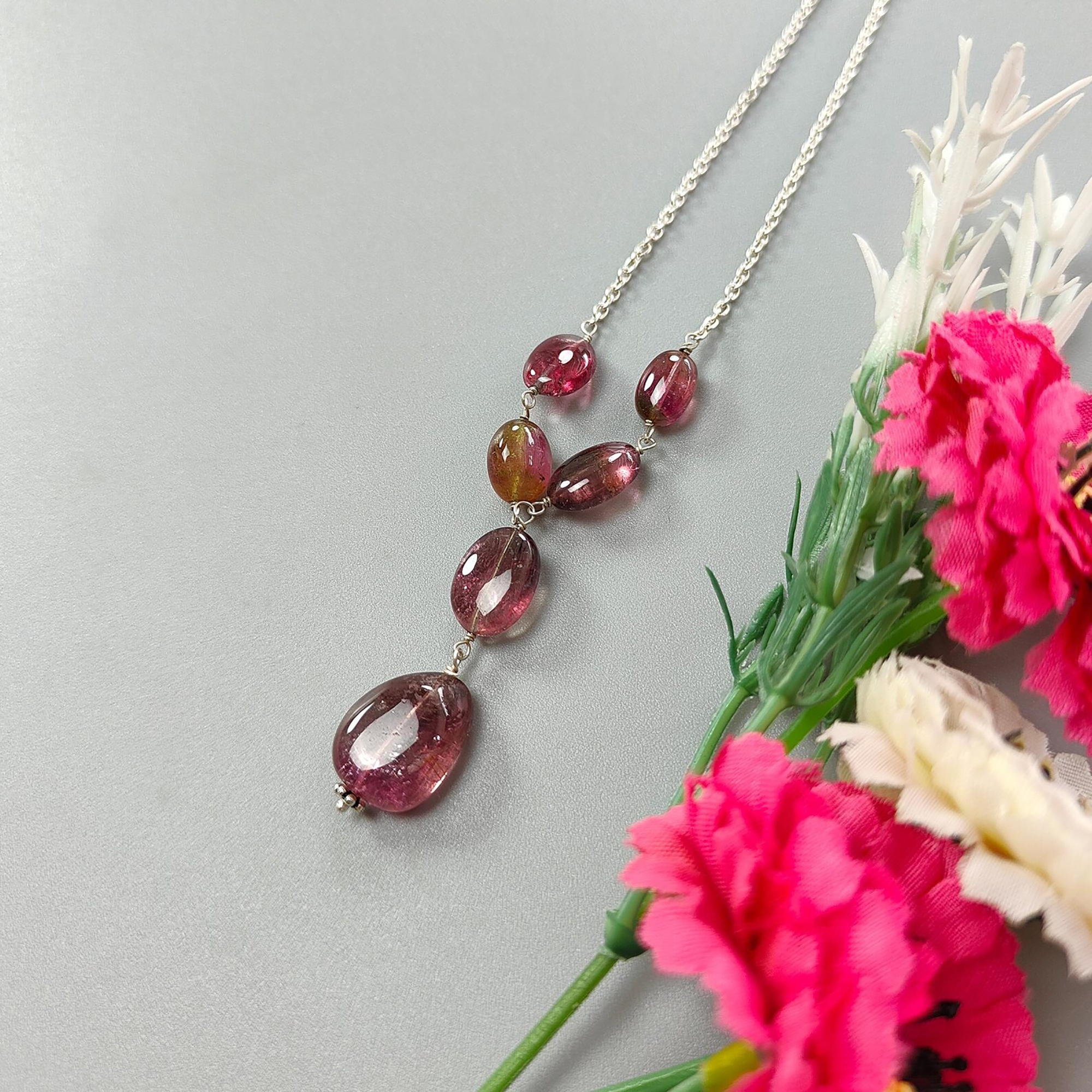 Collier en pierres précieuses