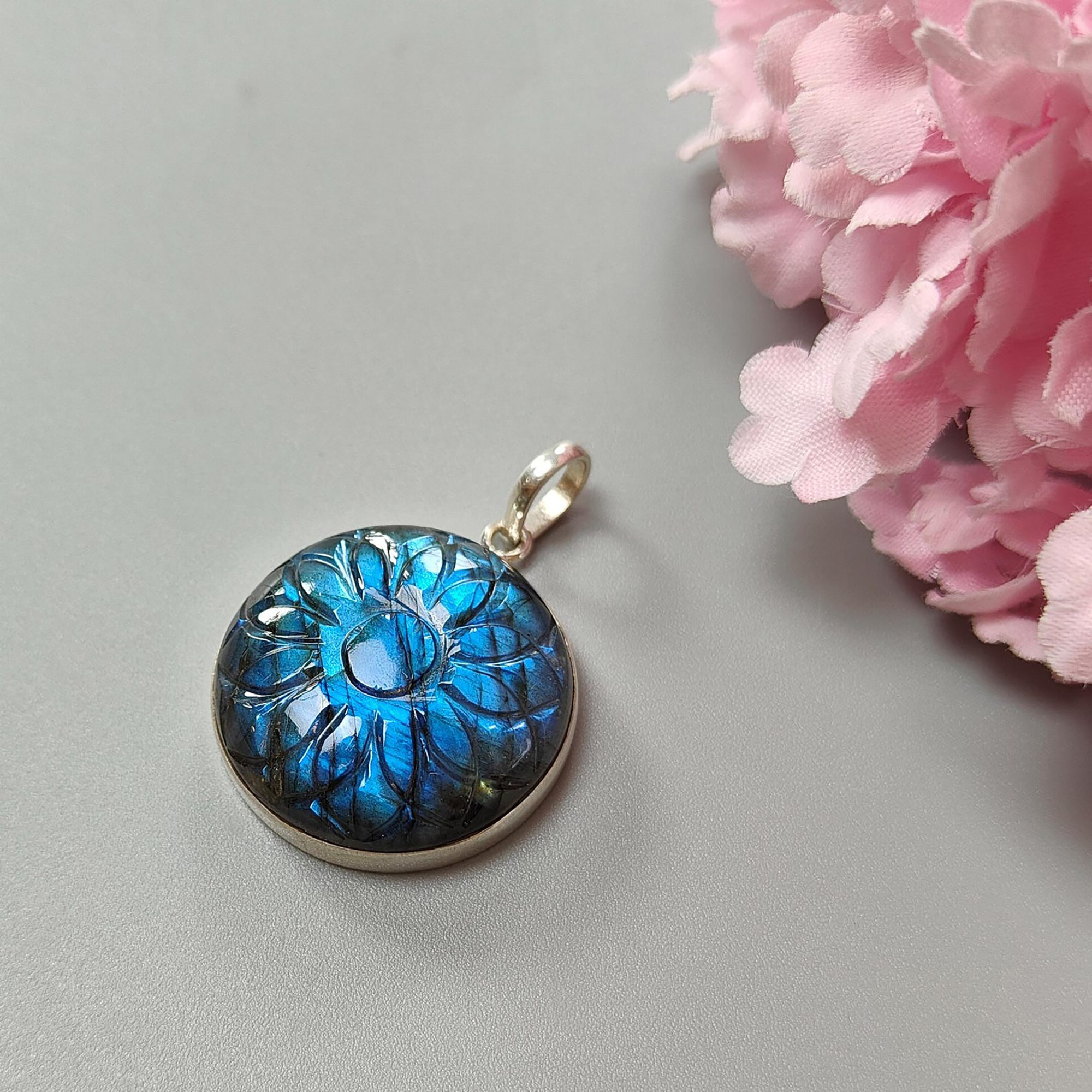 ベゼルセットペンダント