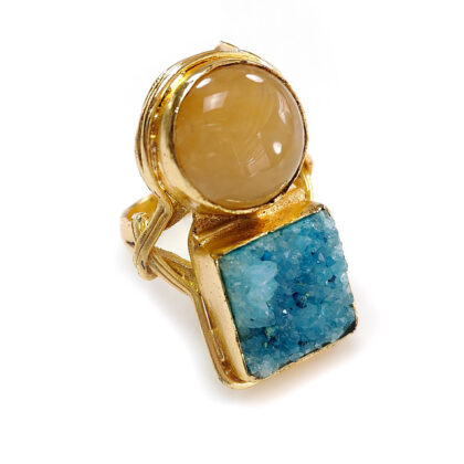 Anello con pietra preziosa