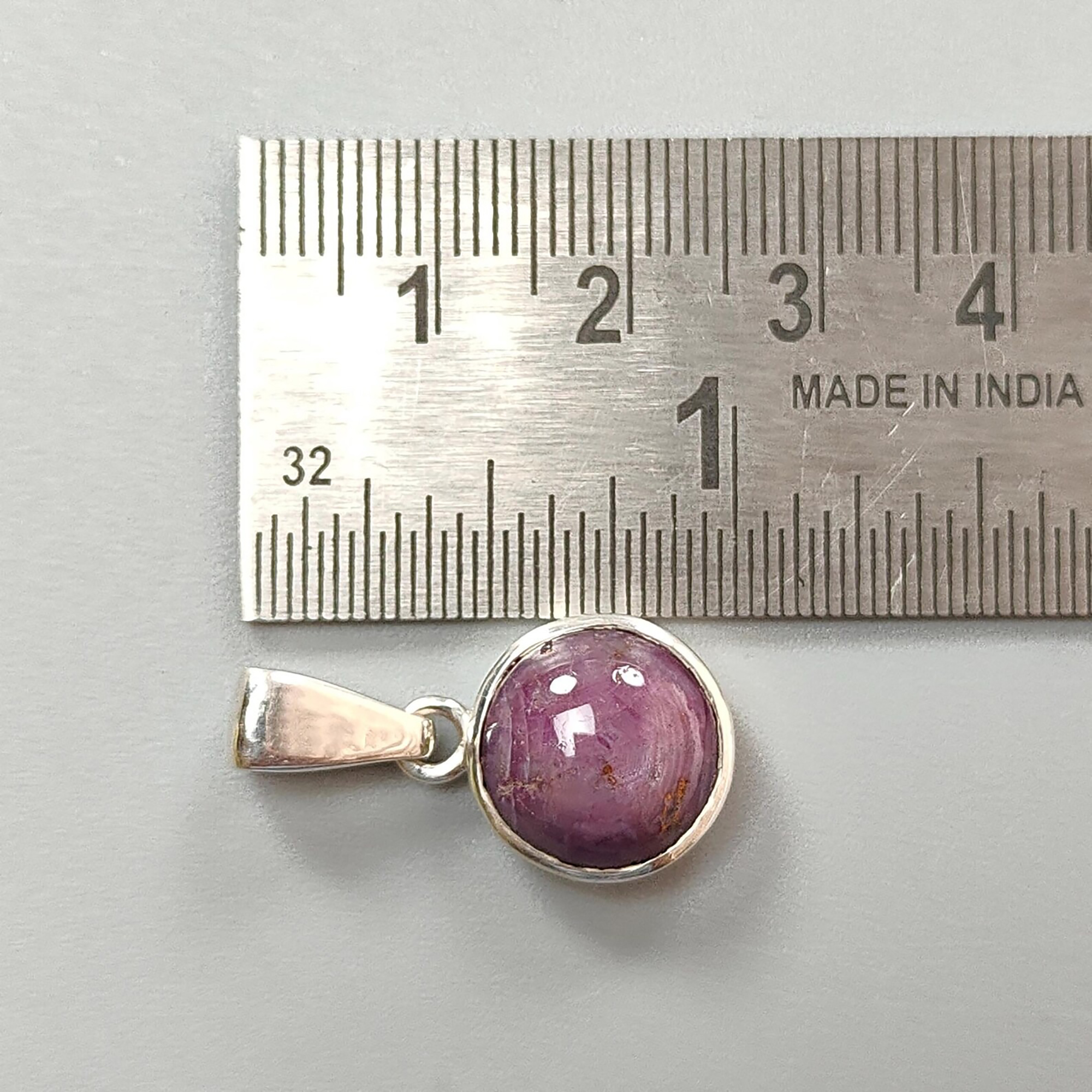 colgante con engaste de bisel