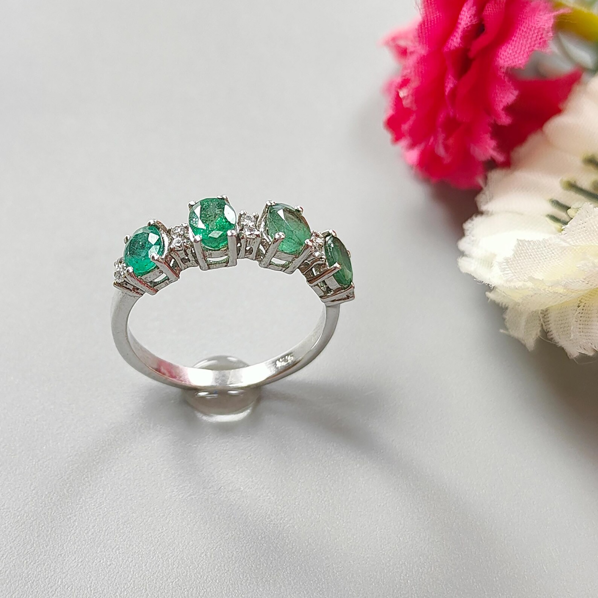 Anillo de circonita cúbica