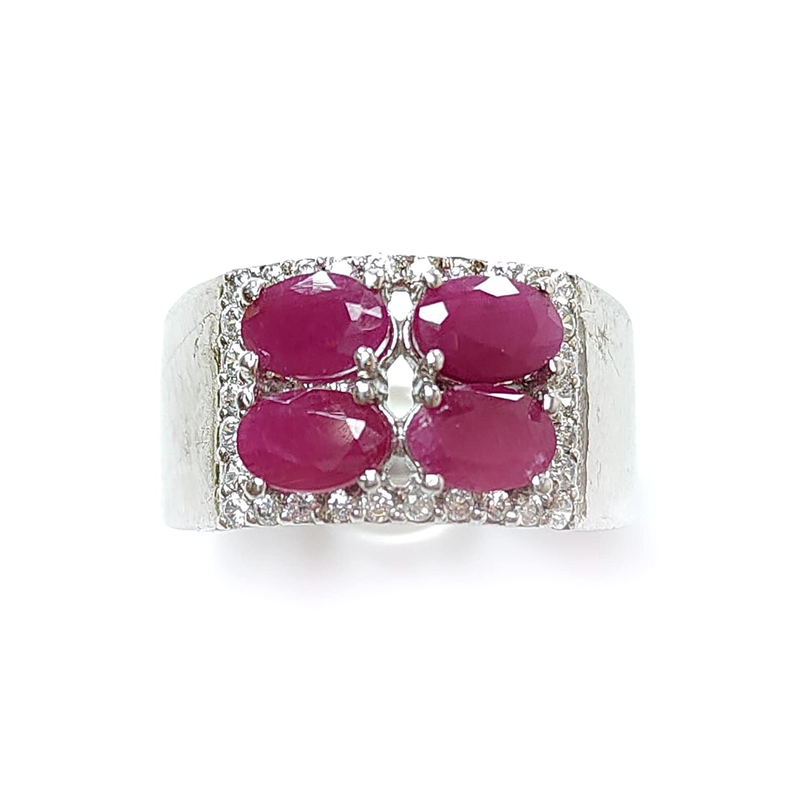 Anillo de circonita cúbica