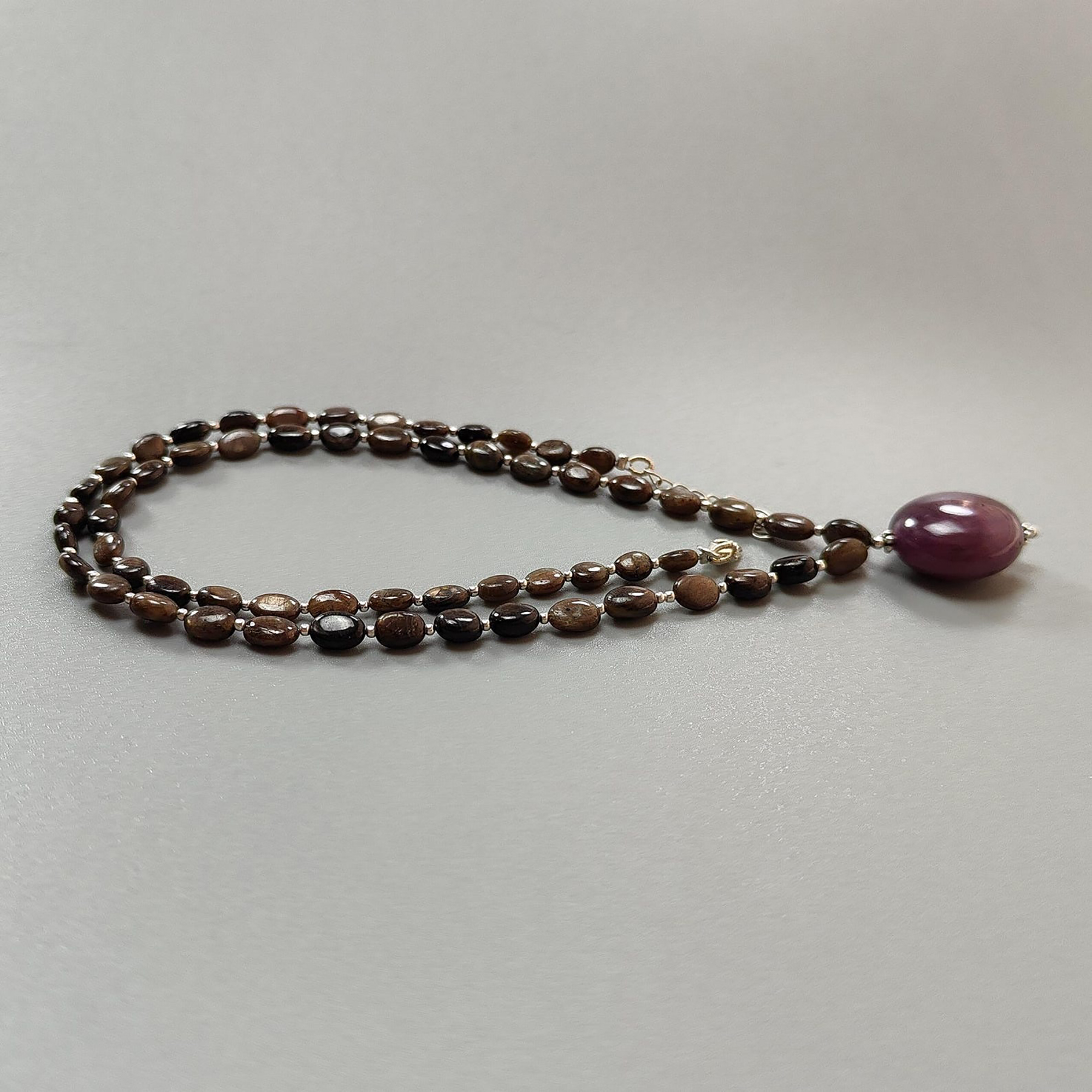 قلادة من الخرز