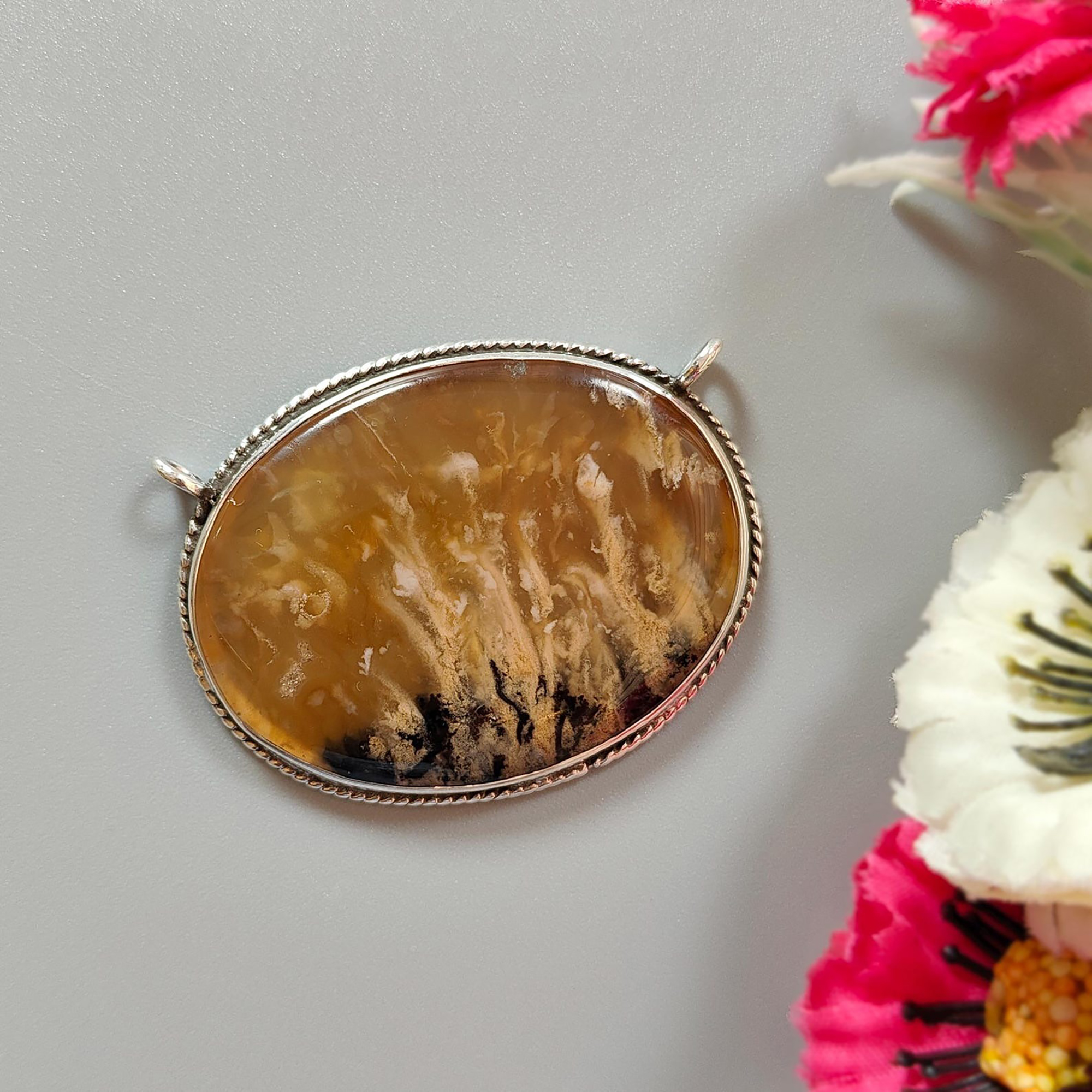 宝石ペンダント