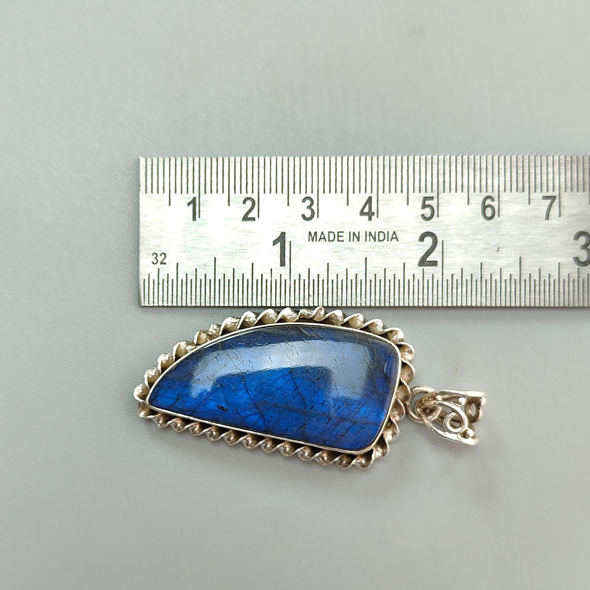 Labradorit-Anhänger