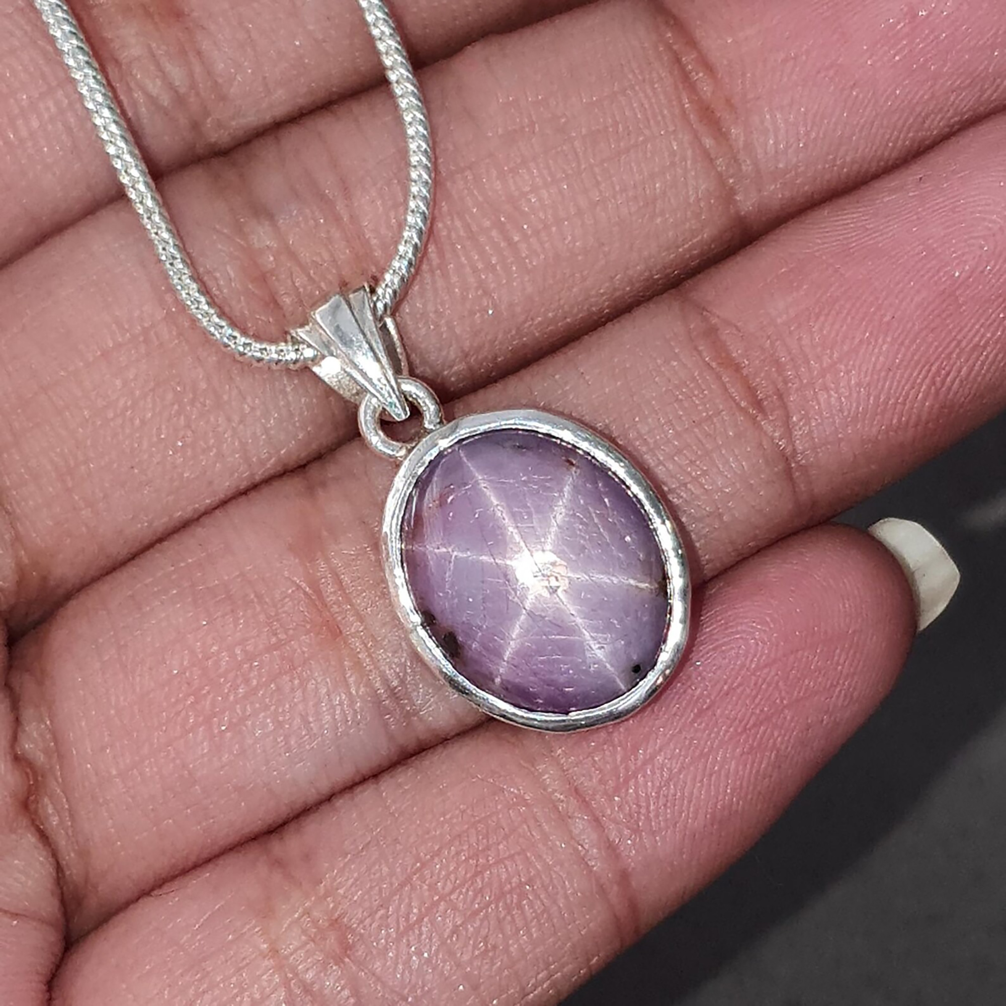 宝石ペンダント