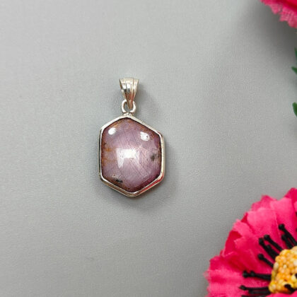 pietra portafortuna rubino stella