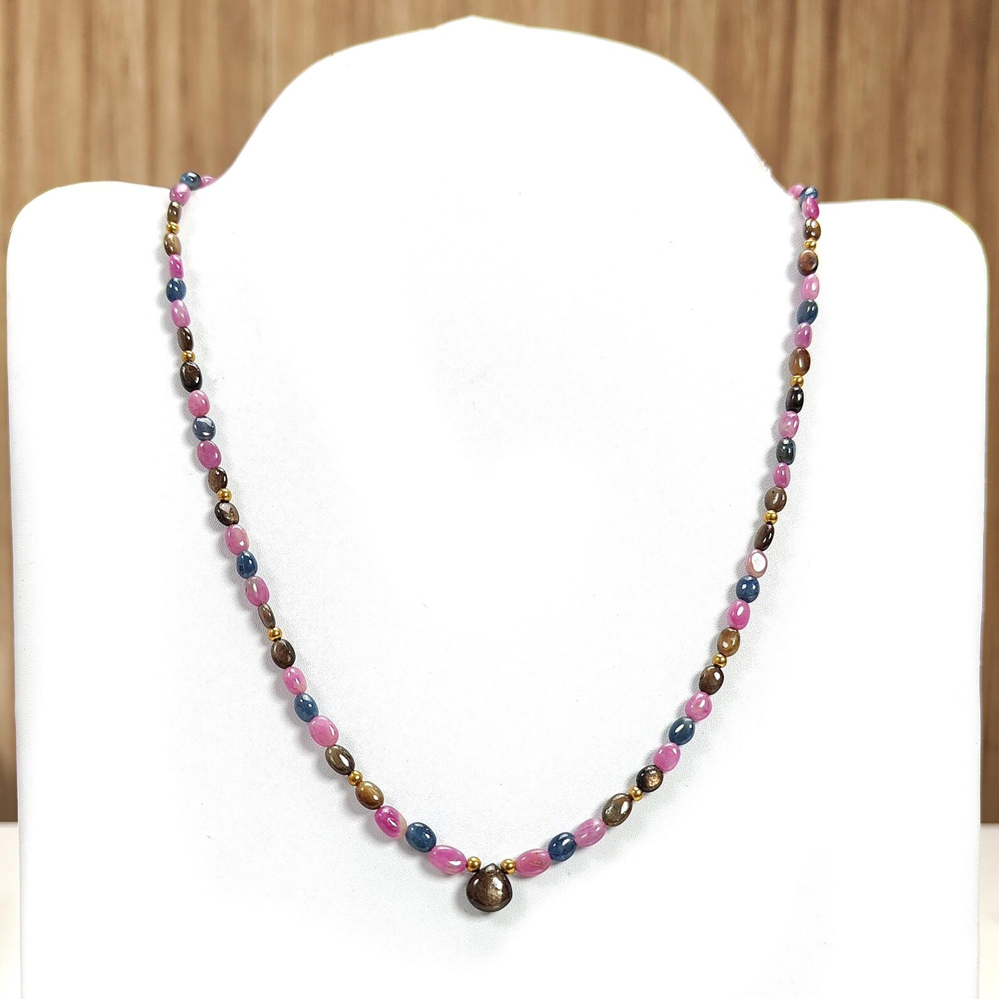 Collier en pierres précieuses