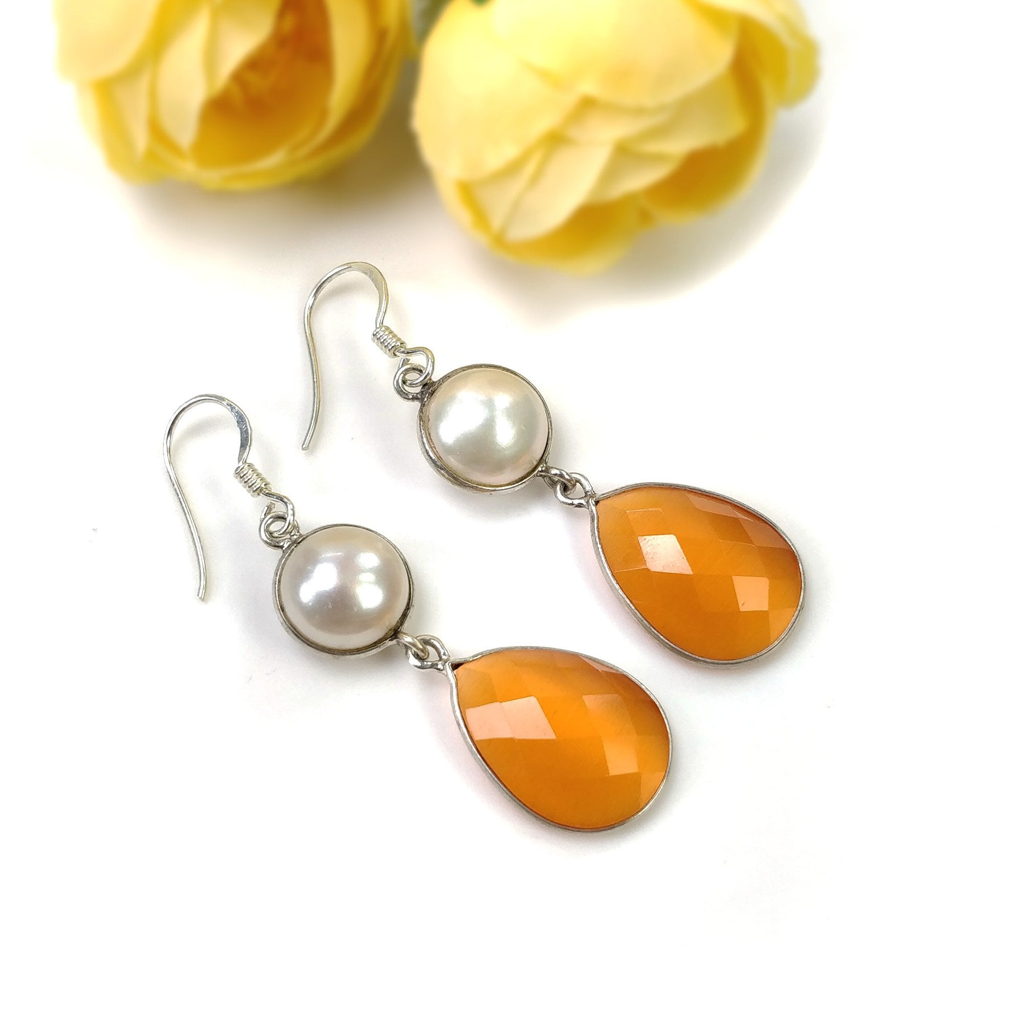 ラインストーンのイヤリング