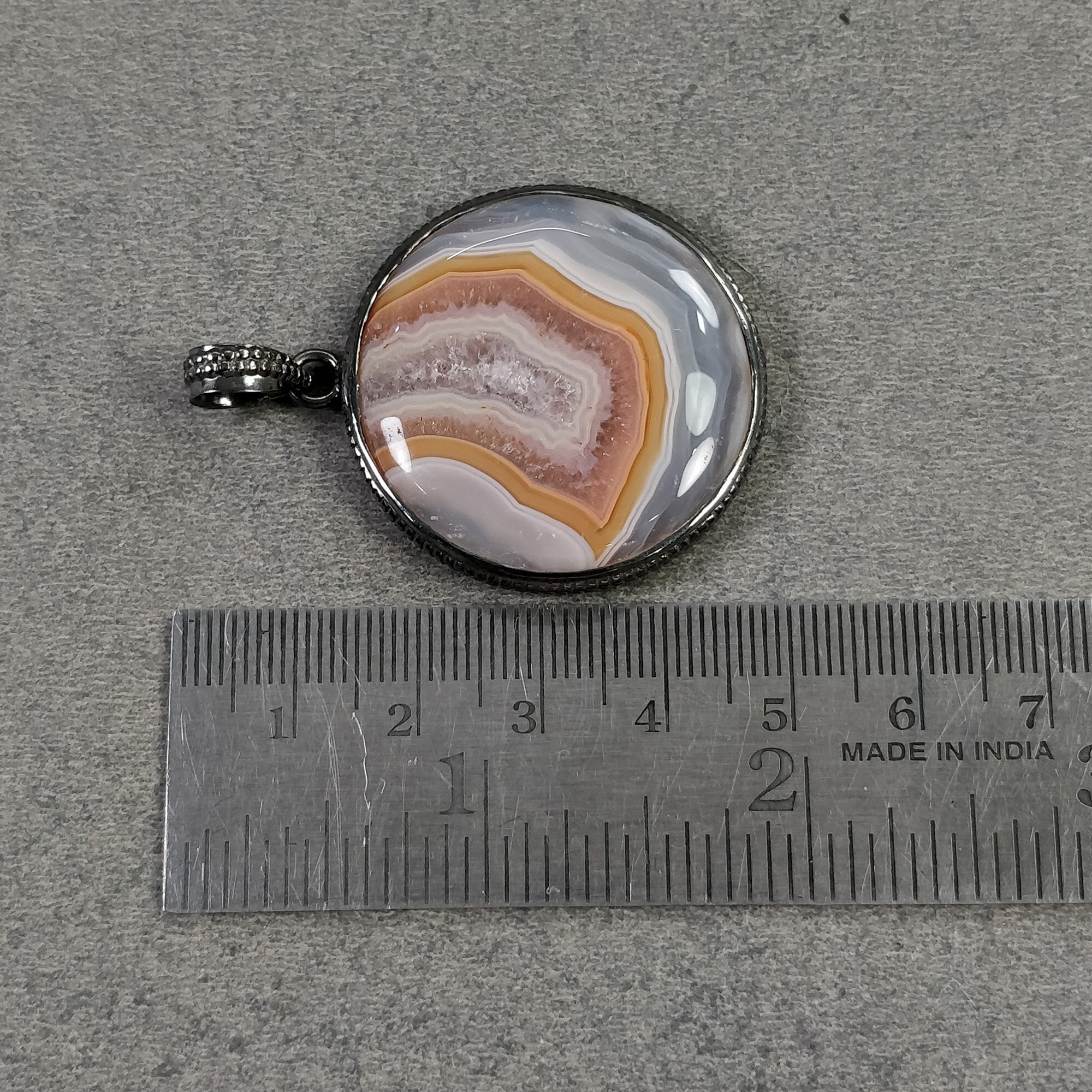 ciondolo con pietra preziosa