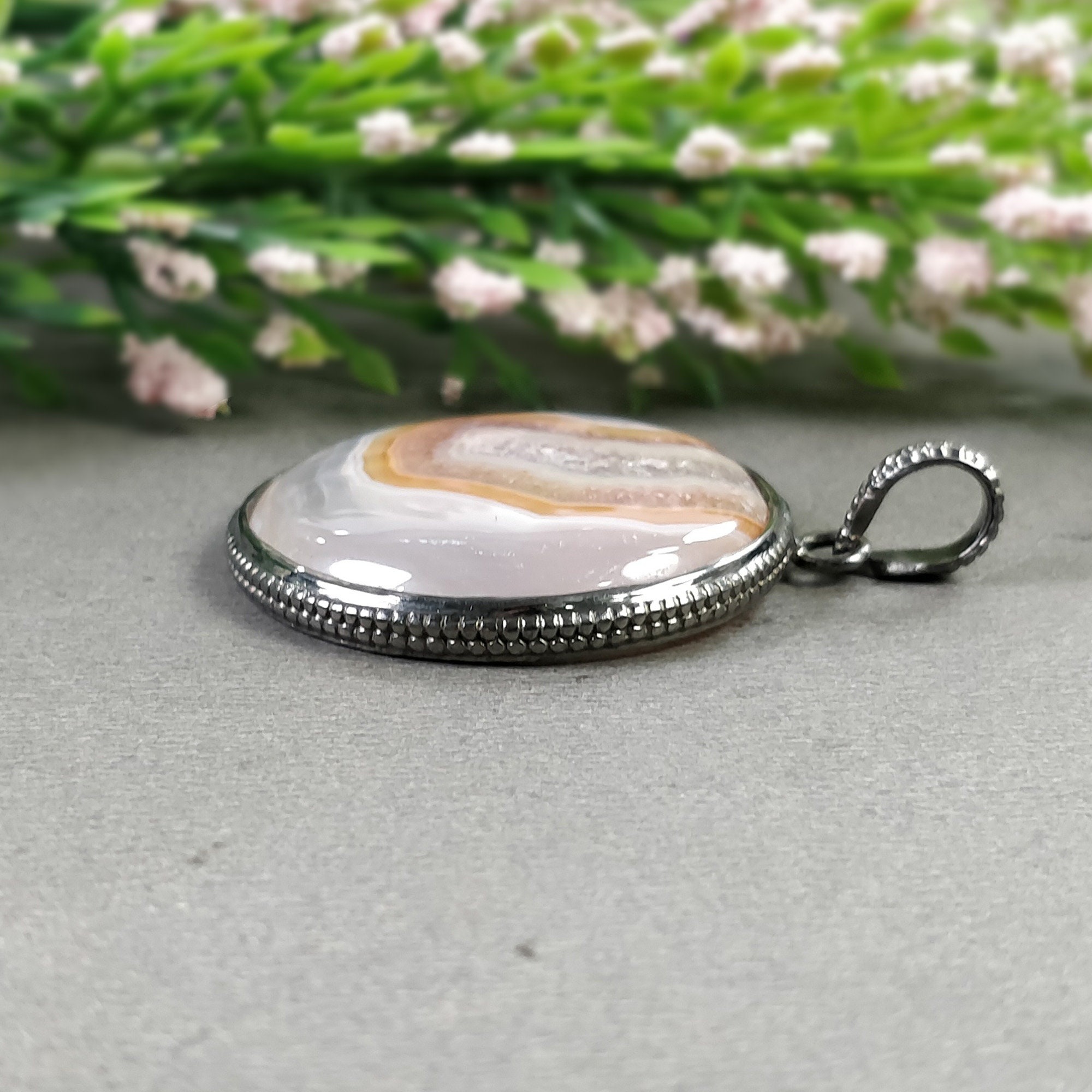 丸いペンダント