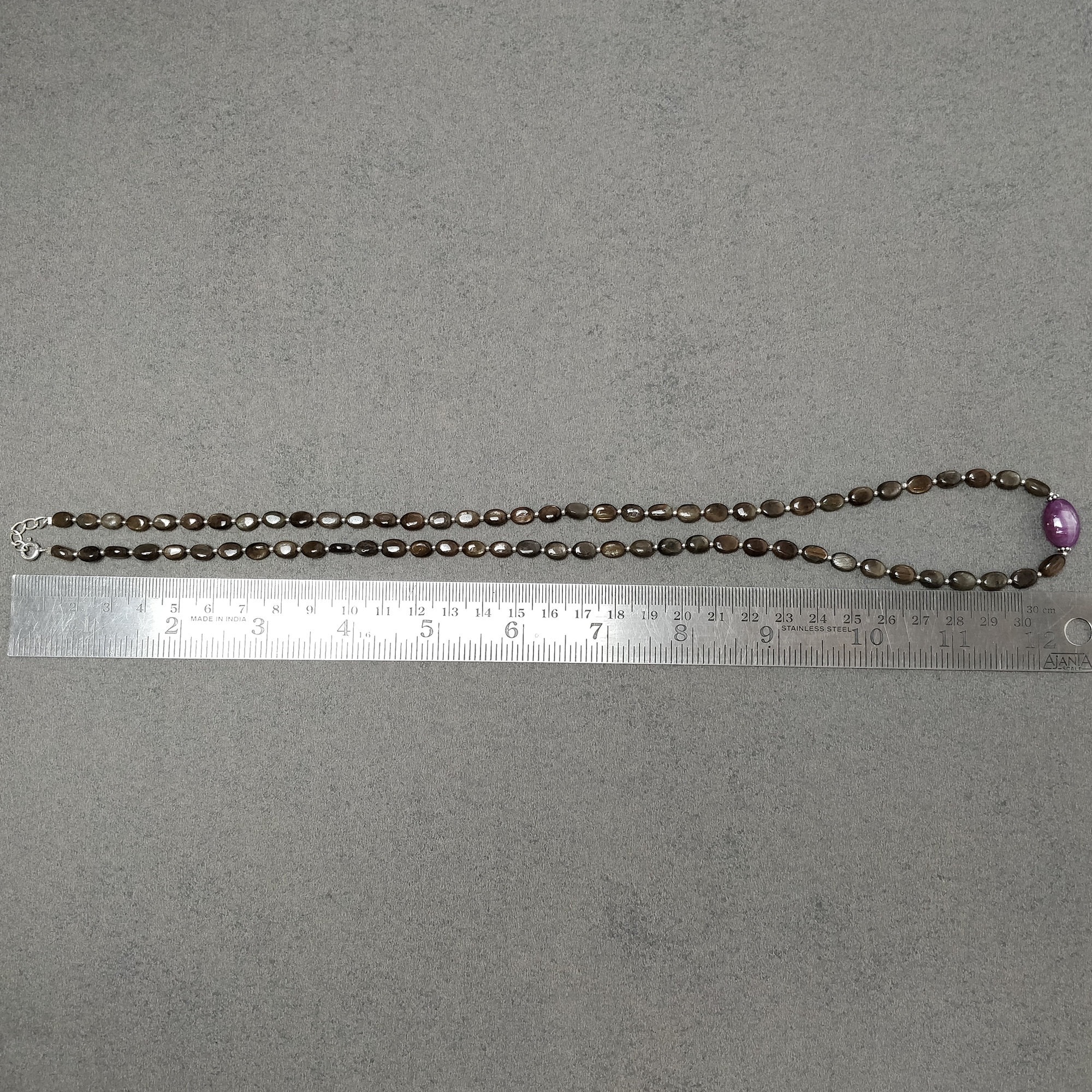 قلادة حجر الميلاد