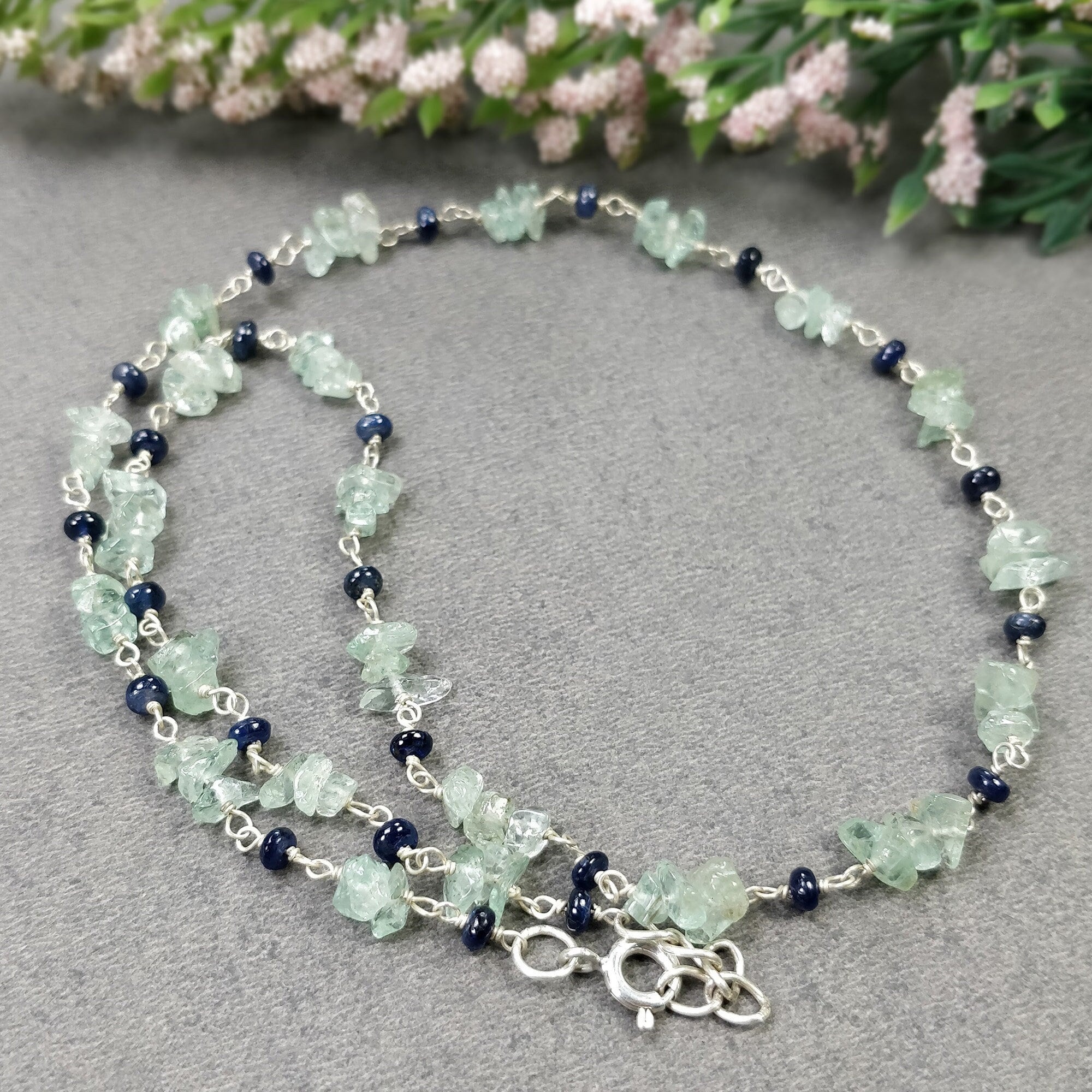 Collana con zaffiro blu