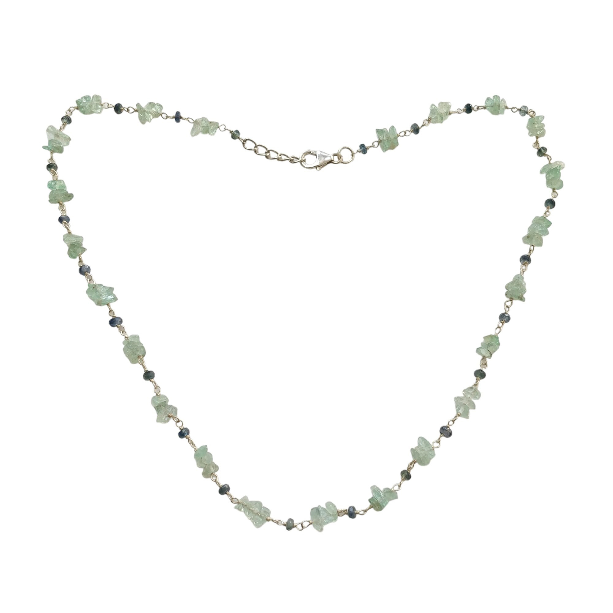Collier en pierres précieuses