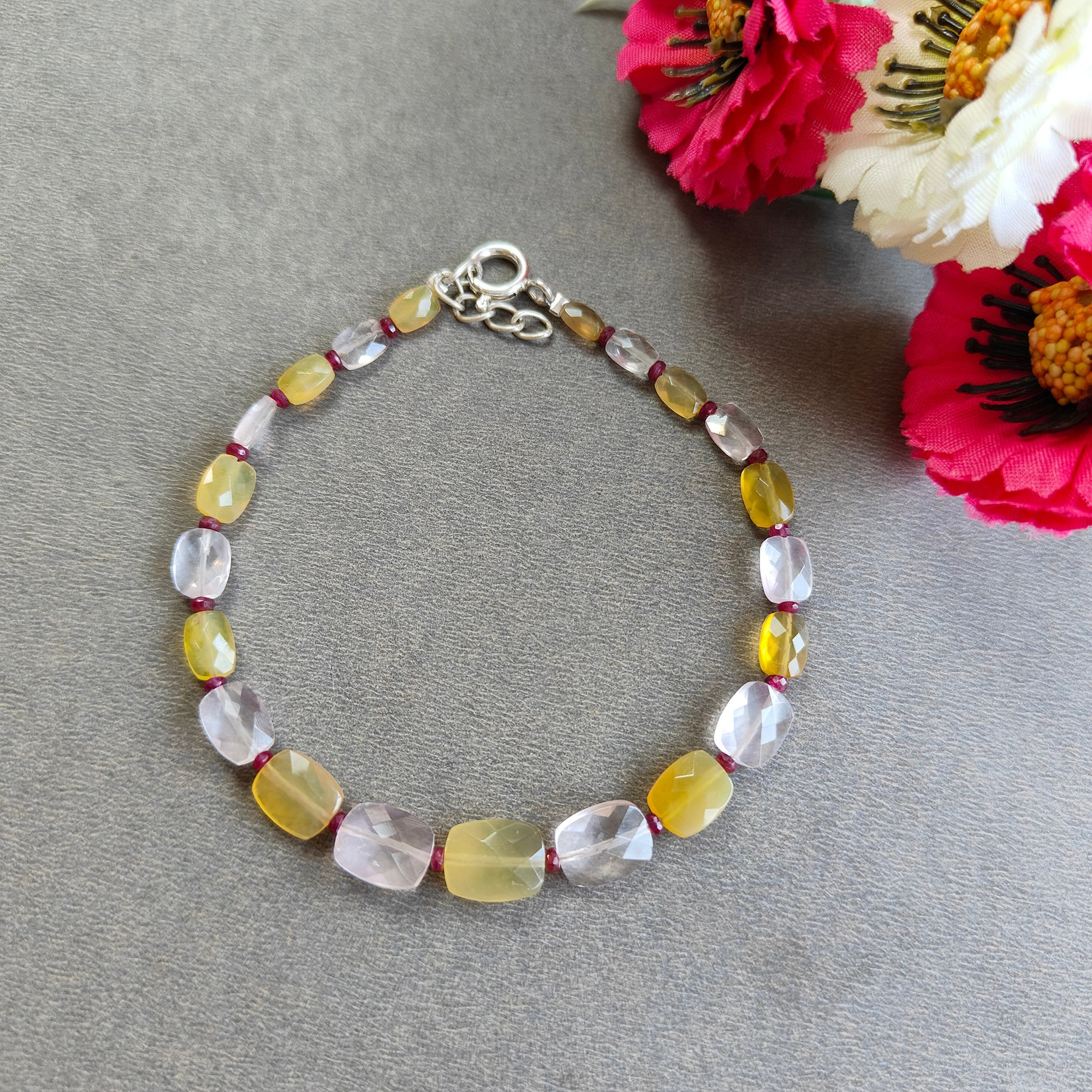 オパールのブレスレット