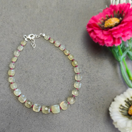 سوار من الياقوت