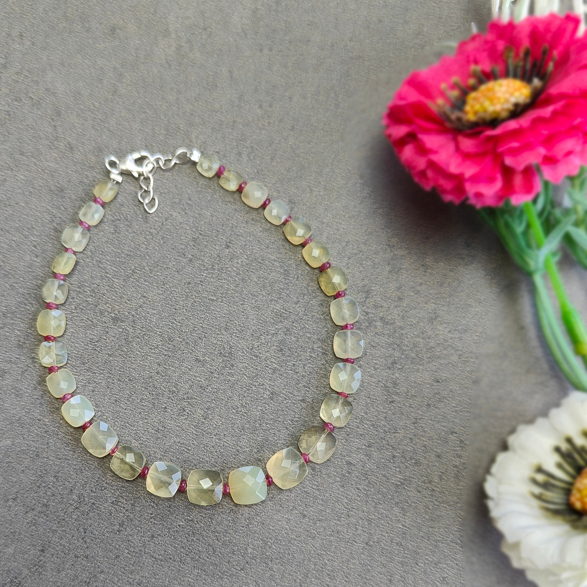 سوار من الياقوت