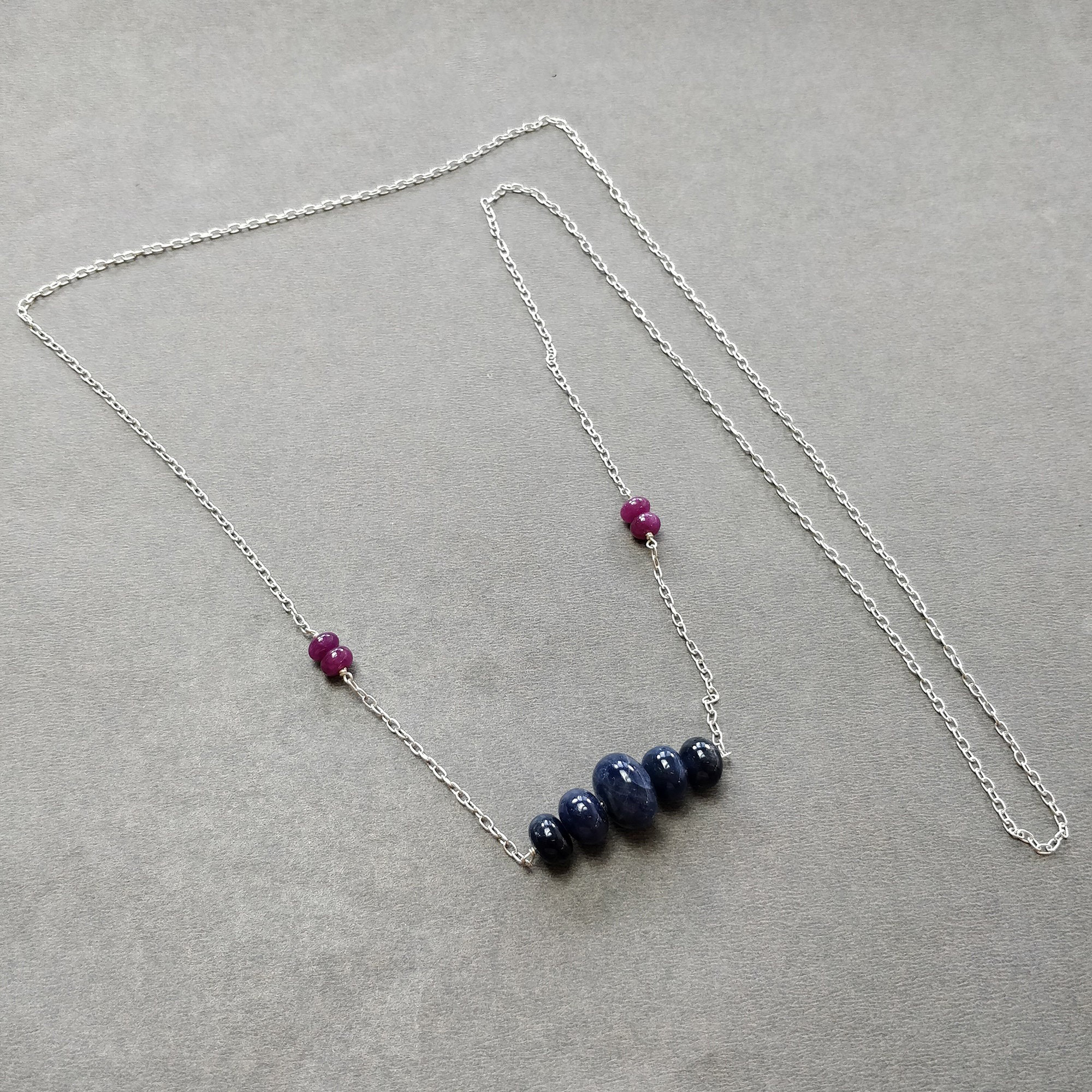 طقم مجوهرات من الياقوت