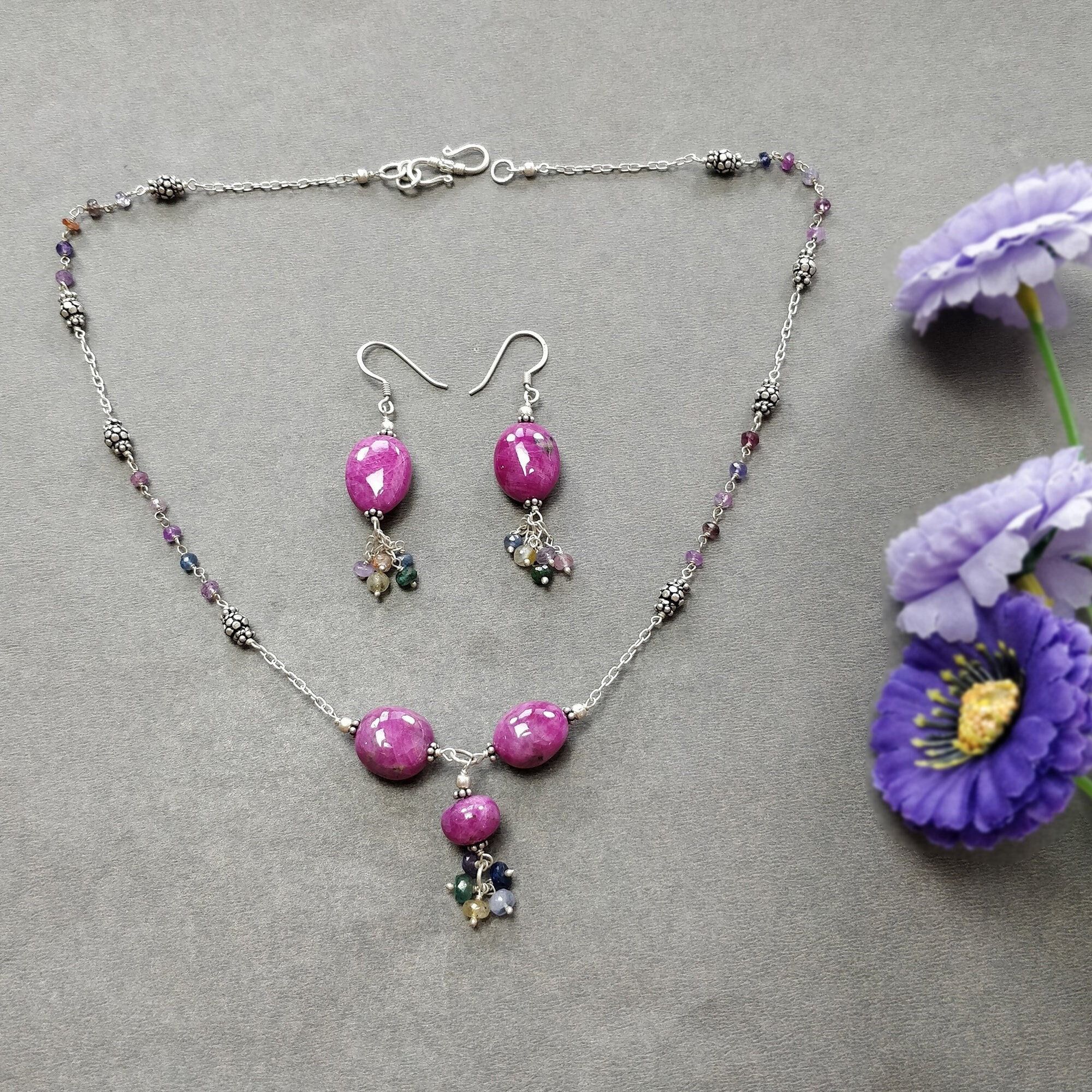 طقم مجوهرات من الياقوت