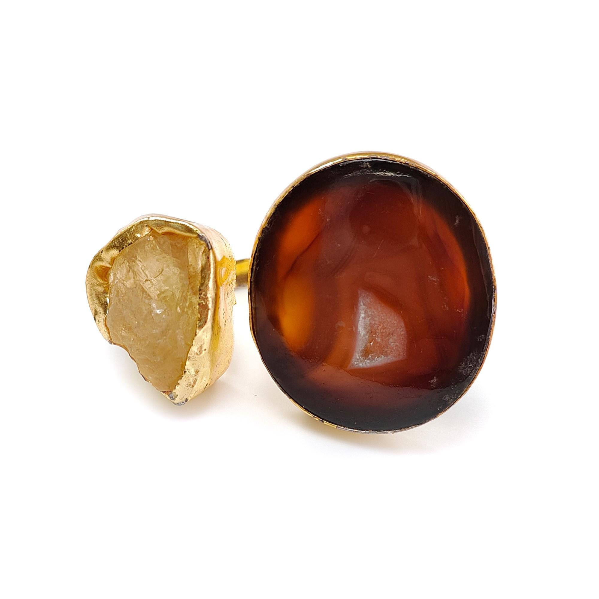 Anello con pietra preziosa