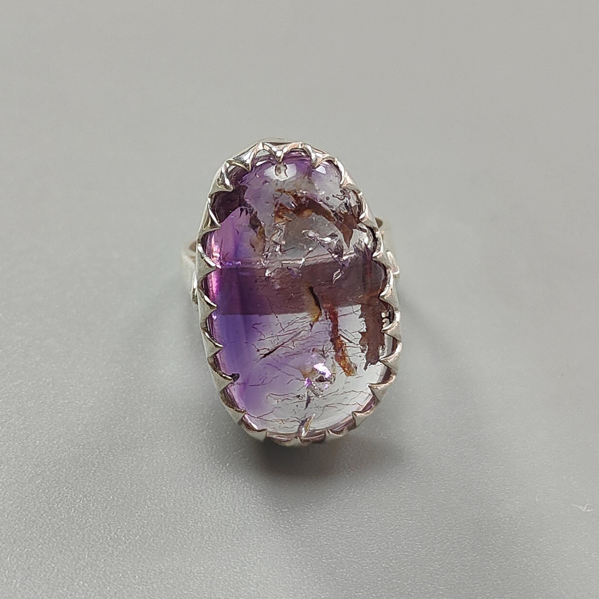 Anillo con piedra preciosa