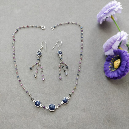 Ensemble de bijoux en pierres précieuses