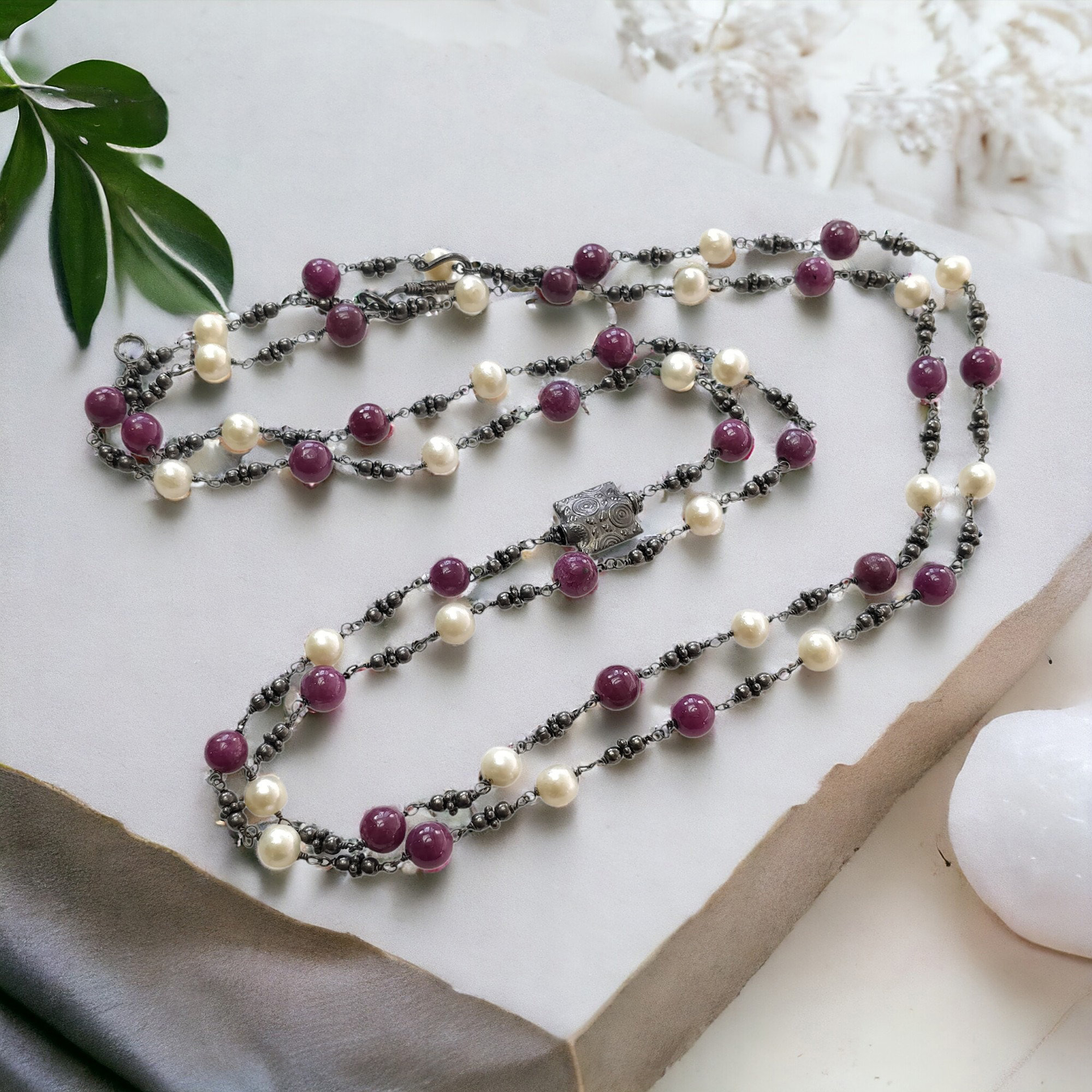Collier en pierres précieuses